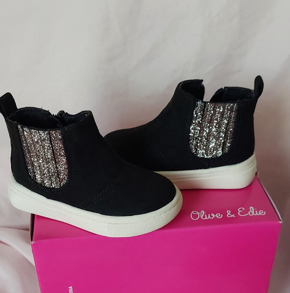 Olive & Edie “Sabrina” High Top Sneaker/Boot Girl’s Toddler Size 5. Gently Used.